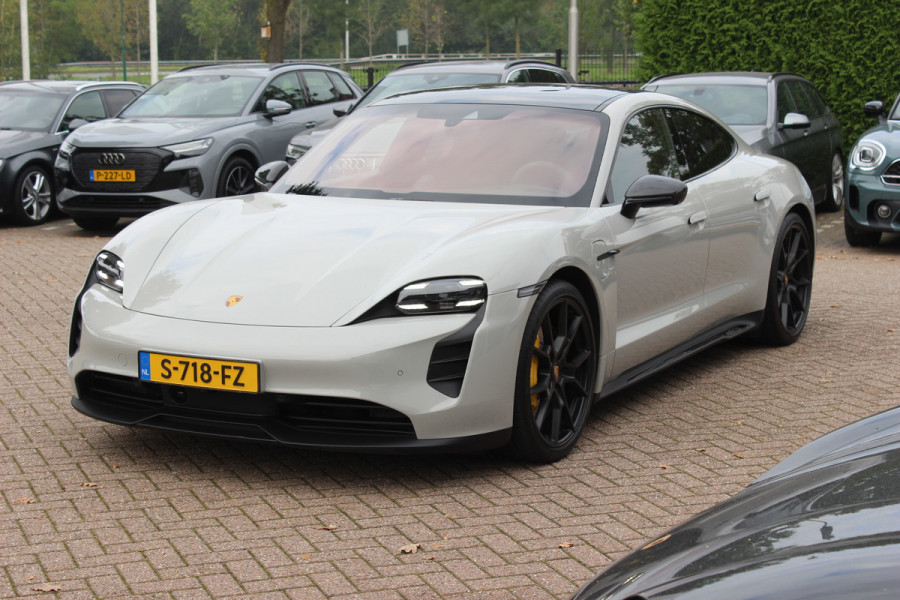 Porsche Taycan GTS 93 kWh / SoH 89,2% / Keramisch / Panoramadak / 360Camera / Achterasbesturing / Passenger Display / Burmester / Keyless / 21'' / Carbon / Ventilatie / Sportchrono+Design / Luchtvering / Dodehoek / DA