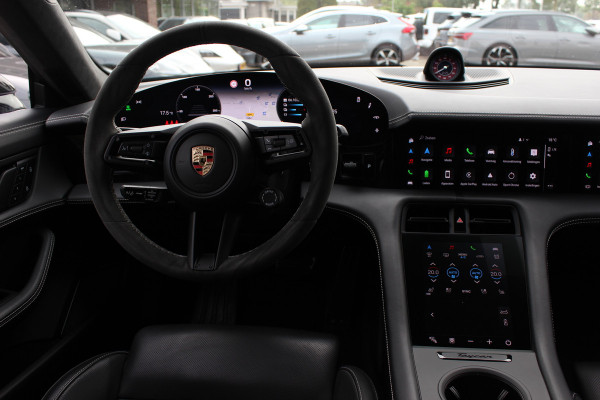 Porsche Taycan GTS 93 kWh / SoH 89,2% / Keramisch / Panoramadak / 360Camera / Achterasbesturing / Passenger Display / Burmester / Keyless / 21'' / Carbon / Ventilatie / Sportchrono+Design / Luchtvering / Dodehoek / DA
