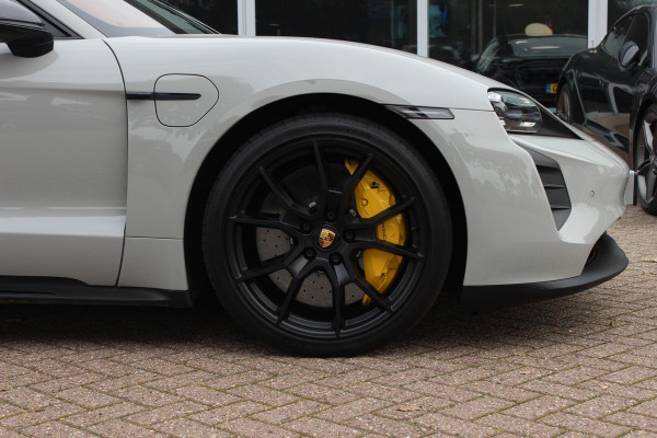 Porsche Taycan GTS 93 kWh / SoH 89,2% / Keramisch / Panoramadak / 360Camera / Achterasbesturing / Passenger Display / Burmester / Keyless / 21'' / Carbon / Ventilatie / Sportchrono+Design / Luchtvering / Dodehoek / DA