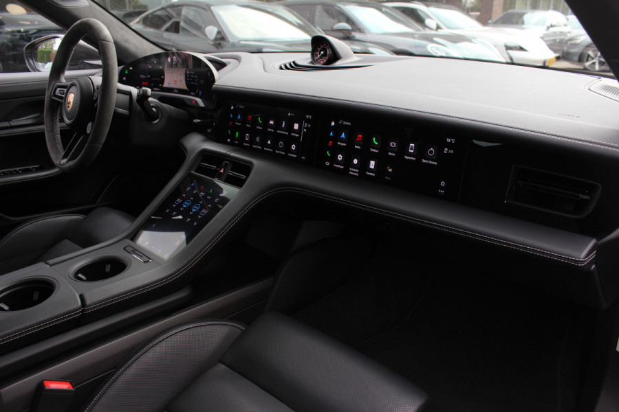 Porsche Taycan GTS 93 kWh / SoH 89,2% / Keramisch / Panoramadak / 360Camera / Achterasbesturing / Passenger Display / Burmester / Keyless / 21'' / Carbon / Ventilatie / Sportchrono+Design / Luchtvering / Dodehoek / DA