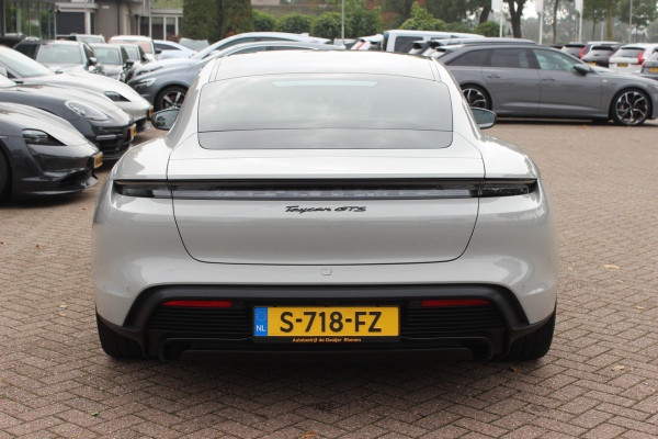 Porsche Taycan GTS 93 kWh / SoH 89,2% / Keramisch / Panoramadak / 360Camera / Achterasbesturing / Passenger Display / Burmester / Keyless / 21'' / Carbon / Ventilatie / Sportchrono+Design / Luchtvering / Dodehoek / DA