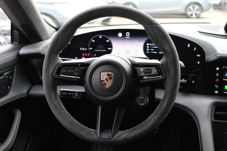 Porsche Taycan GTS 93 kWh / SoH 89,2% / Keramisch / Panoramadak / 360Camera / Achterasbesturing / Passenger Display / Burmester / Keyless / 21'' / Carbon / Ventilatie / Sportchrono+Design / Luchtvering / Dodehoek / DA