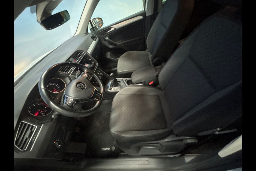 Volkswagen Tiguan 1.5 TSI Comfortline Business Navi | Clima |ACC |PDC | Trekhaak