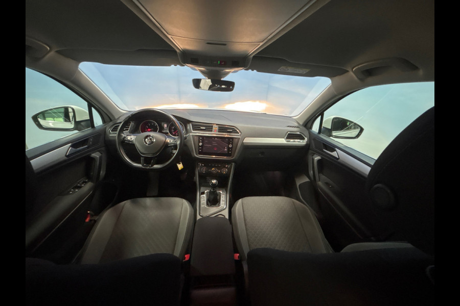 Volkswagen Tiguan 1.5 TSI Comfortline Business Navi | Clima |ACC |PDC | Trekhaak