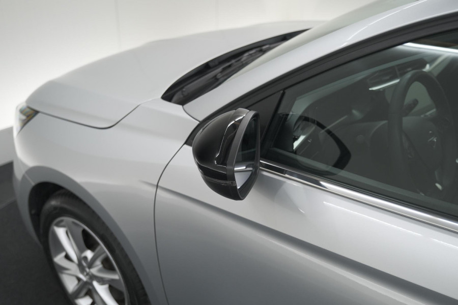 Opel Corsa Turbo 100 Level 3 | Stoelverwarming | Navigatie | Parkeersensoren | Apple Carplay