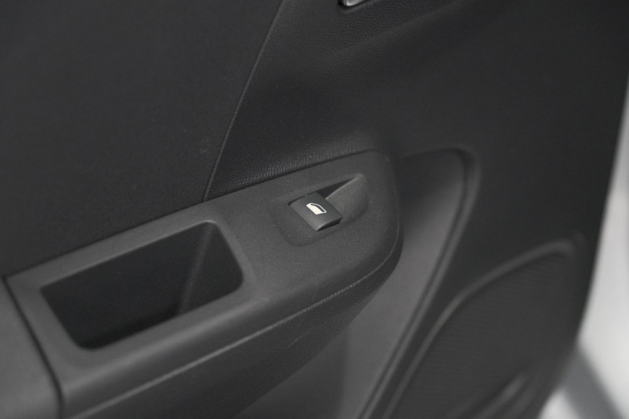 Opel Corsa Turbo 100 Level 3 | Stoelverwarming | Navigatie | Parkeersensoren | Apple Carplay