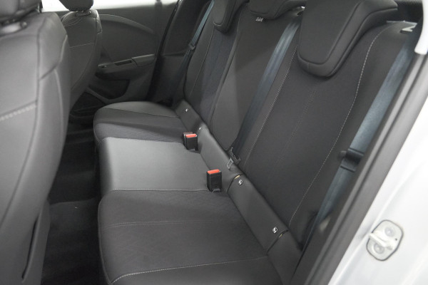 Opel Corsa Turbo 100 Level 3 | Stoelverwarming | Navigatie | Parkeersensoren | Apple Carplay