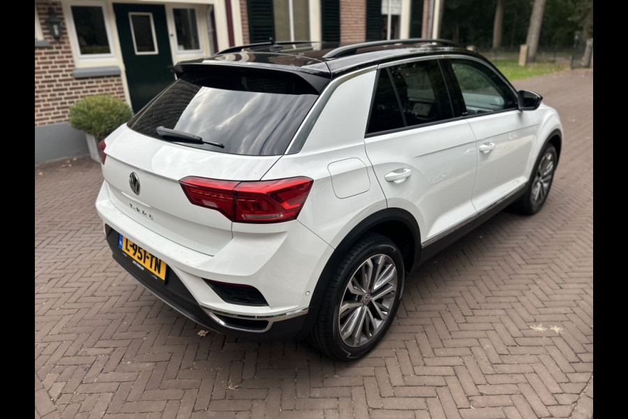 Volkswagen T-Roc 1.5 TSI 150pk Automaat Navi, ACC, 18" LMV, Trekhaak afn.