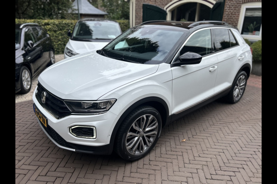 Volkswagen T-Roc 1.5 TSI 150pk Automaat Navi, ACC, 18" LMV, Trekhaak afn.