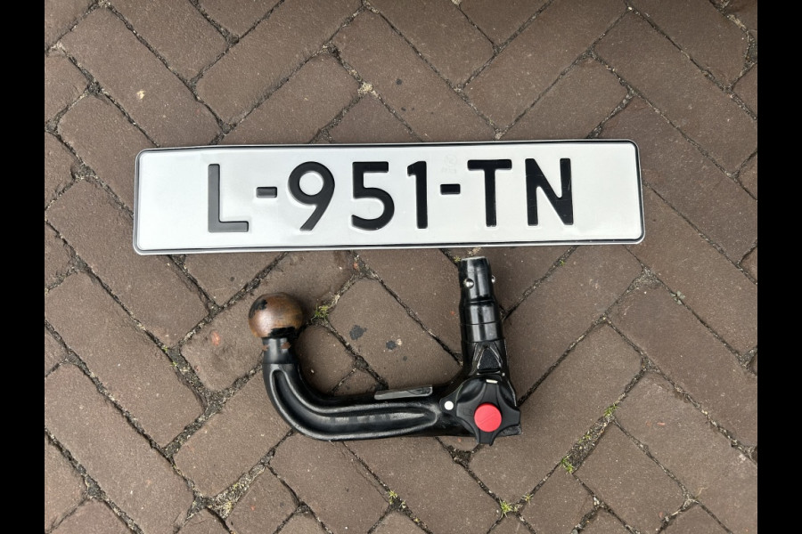 Volkswagen T-Roc 1.5 TSI 150pk Automaat Navi, ACC, 18" LMV, Trekhaak afn.