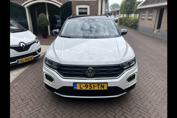 Volkswagen T-Roc 1.5 TSI 150pk Automaat Navi, ACC, 18" LMV, Trekhaak afn.
