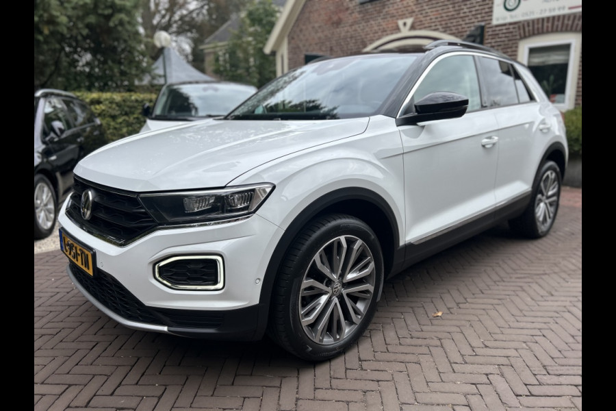 Volkswagen T-Roc 1.5 TSI 150pk Automaat Navi, ACC, 18" LMV, Trekhaak afn.