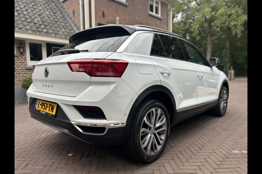 Volkswagen T-Roc 1.5 TSI 150pk Automaat Navi, ACC, 18" LMV, Trekhaak afn.