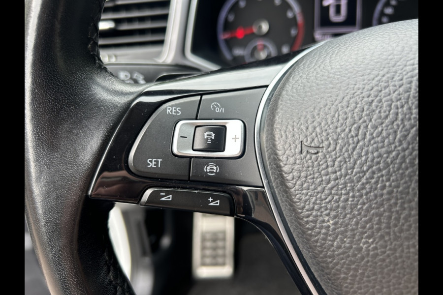 Volkswagen T-Roc 1.5 TSI 150pk Automaat Navi, ACC, 18" LMV, Trekhaak afn.