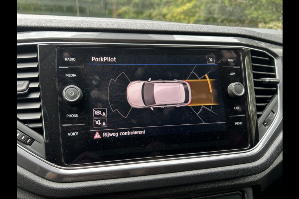 Volkswagen T-Roc 1.5 TSI 150pk Automaat Navi, ACC, 18" LMV, Trekhaak afn.