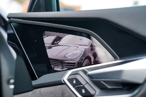 Audi e-tron Sportback 55 quattro S edition 95 kWh |Virtual Mirrors | Head up | Panorama | 360 cam | Trekhaak | Assistentiepakket |