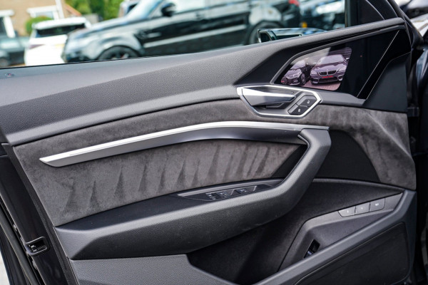 Audi e-tron Sportback 55 quattro S edition 95 kWh |Virtual Mirrors | Head up | Panorama | 360 cam | Trekhaak | Assistentiepakket |