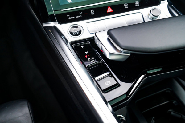 Audi e-tron Sportback 55 quattro S edition 95 kWh |Virtual Mirrors | Head up | Panorama | 360 cam | Trekhaak | Assistentiepakket |