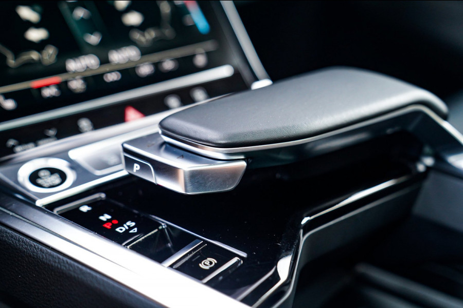 Audi e-tron Sportback 55 quattro S edition 95 kWh |Virtual Mirrors | Head up | Panorama | 360 cam | Trekhaak | Assistentiepakket |