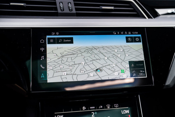 Audi e-tron Sportback 55 quattro S edition 95 kWh |Virtual Mirrors | Head up | Panorama | 360 cam | Trekhaak | Assistentiepakket |