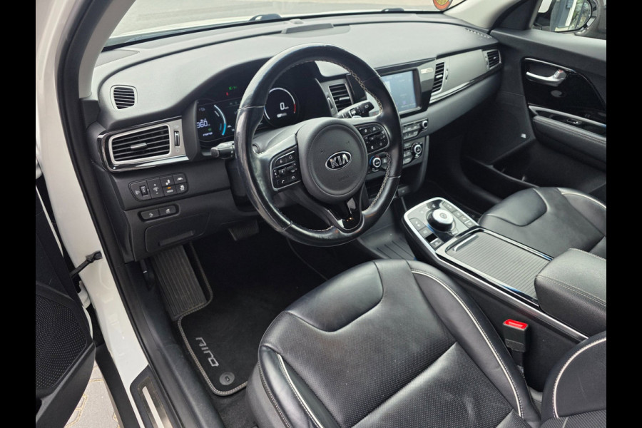 Kia e-Niro ExecutiveLine 64 kWh | 100% SOH | LEDER | CAMERA | JBL | STOELVERWARMING/VENTILATIE |