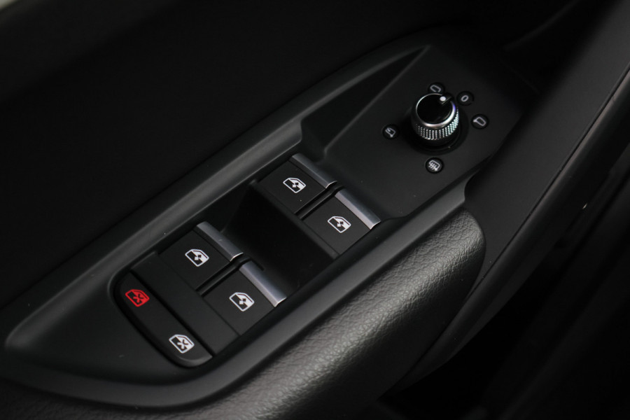 Audi Q5 50 TFSI e S edition Virtual Cockpit, ACC, Camera, Apple Carplay, Keyless, Trekhaak, 22"