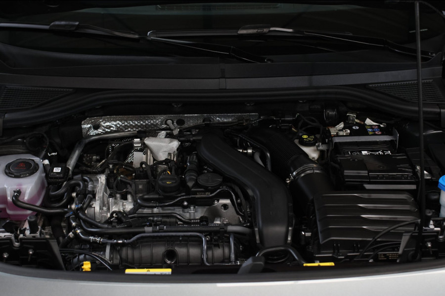 Volkswagen T-Roc 1.5 eTsi R-Line *Pano*H/K*Head-Up*360 Camera*Trekhaak*