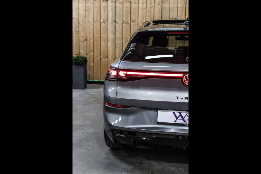 Volkswagen T-Roc 1.5 eTsi R-Line *Pano*H/K*Head-Up*360 Camera*Trekhaak*
