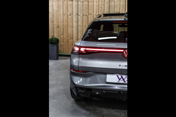 Volkswagen T-Roc 1.5 eTsi R-Line *Pano*H/K*Head-Up*360 Camera*Trekhaak*