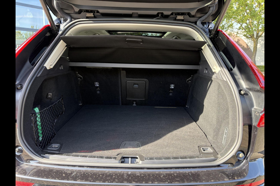 Volvo XC60 2.0 T8 Plug-in hybrid AWD Plus Dark VAN: 52.900,- VOOR: 50.877,-,- UW HERFSTVOORDEEL: 2.023,-| LUCHTVERING| PANO| HARMAN KARDON| MEMORY STOELEN| ACHTERBANK VERWARMD| HUD| 360 CAMERA| RECENT ONDERHOUD GEHAD BIJ VOLVO DEALER\ FABRIEKSGARANTIE|