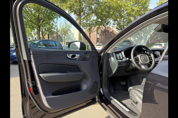 Volvo XC60 2.0 T8 Plug-in hybrid AWD Plus Dark VAN: 52.900,- VOOR: 50.877,-,- UW HERFSTVOORDEEL: 2.023,-| LUCHTVERING| PANO| HARMAN KARDON| MEMORY STOELEN| ACHTERBANK VERWARMD| HUD| 360 CAMERA| RECENT ONDERHOUD GEHAD BIJ VOLVO DEALER\ FABRIEKSGARANTIE|