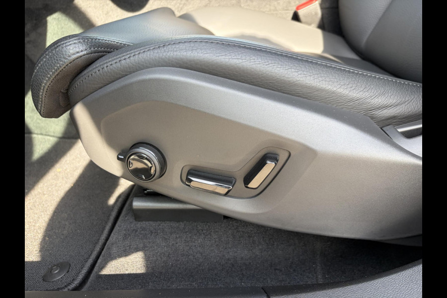 Volvo XC60 2.0 T8 Plug-in hybrid AWD Plus Dark VAN: 52.900,- VOOR: 50.877,-,- UW HERFSTVOORDEEL: 2.023,-| LUCHTVERING| PANO| HARMAN KARDON| MEMORY STOELEN| ACHTERBANK VERWARMD| HUD| 360 CAMERA| RECENT ONDERHOUD GEHAD BIJ VOLVO DEALER\ FABRIEKSGARANTIE|