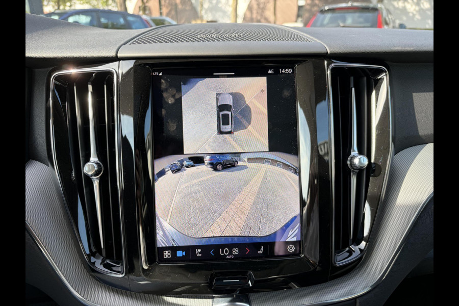 Volvo XC60 2.0 T8 Plug-in hybrid AWD Plus Dark VAN: 52.900,- VOOR: 50.877,-,- UW HERFSTVOORDEEL: 2.023,-| LUCHTVERING| PANO| HARMAN KARDON| MEMORY STOELEN| ACHTERBANK VERWARMD| HUD| 360 CAMERA| RECENT ONDERHOUD GEHAD BIJ VOLVO DEALER\ FABRIEKSGARANTIE|