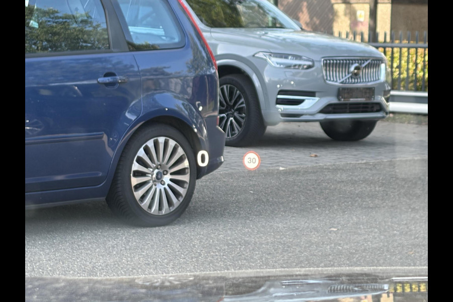 Volvo XC60 2.0 T8 Plug-in hybrid AWD Plus Dark VAN: 52.900,- VOOR: 50.877,-,- UW HERFSTVOORDEEL: 2.023,-| LUCHTVERING| PANO| HARMAN KARDON| MEMORY STOELEN| ACHTERBANK VERWARMD| HUD| 360 CAMERA| RECENT ONDERHOUD GEHAD BIJ VOLVO DEALER\ FABRIEKSGARANTIE|