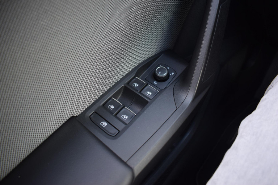 Seat Leon 1.0 TSI Style Launch Edition | Apple CarPlay | Stuur- en Stoelverw. | Camera