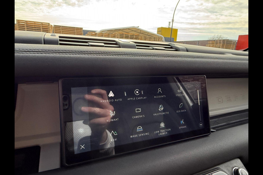Land Rover Defender 2.0 D240 110 S | 3/6/12MND GARANTIE | GRIJSKENTEKEN| PANO | CRUISE | LED | CARPLAY | DAB | NAVI | LMV |