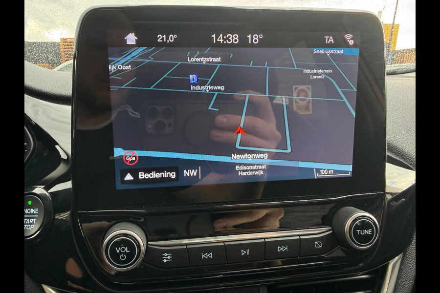 Ford Fiesta 1.0 EcoBoost Titanium | 2E EIGENAAR | 3/6 OF 12 MND GARANTIE | CAMERA | PANO DAK | TREKHAAK | CARPLAY |