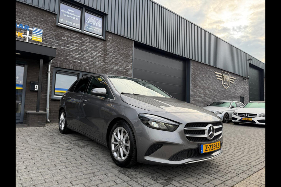 Mercedes-Benz B-Klasse 180 Business Solution AMG | 1E EIGENAAR | 3/6/12MND GARANTIE | LEDER | LED | AUTOMAAT | DAB | CARPLAY | CRUISE | CLIMA | STOELVERWM. |