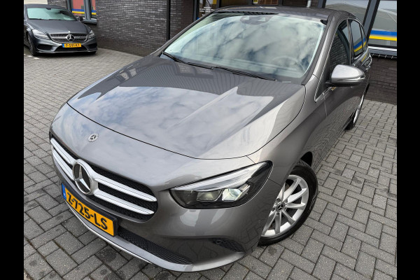 Mercedes-Benz B-Klasse 180 Business Solution AMG | 1E EIGENAAR | 3/6/12MND GARANTIE | LEDER | LED | AUTOMAAT | DAB | CARPLAY | CRUISE | CLIMA | STOELVERWM. |