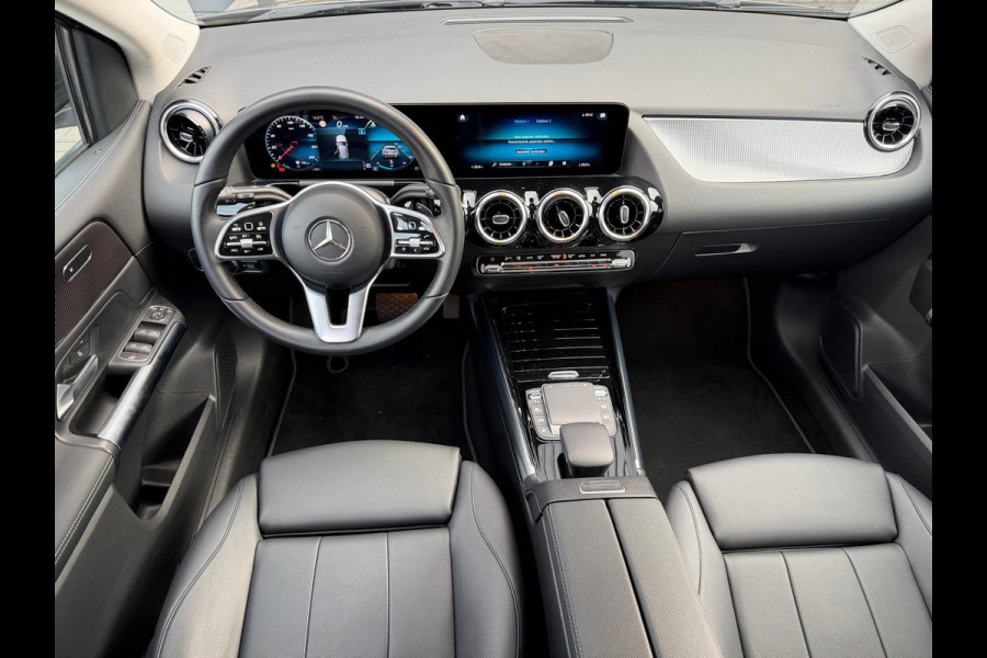 Mercedes-Benz B-Klasse 180 Business Solution AMG | 1E EIGENAAR | 3/6/12MND GARANTIE | LEDER | LED | AUTOMAAT | DAB | CARPLAY | CRUISE | CLIMA | STOELVERWM. |