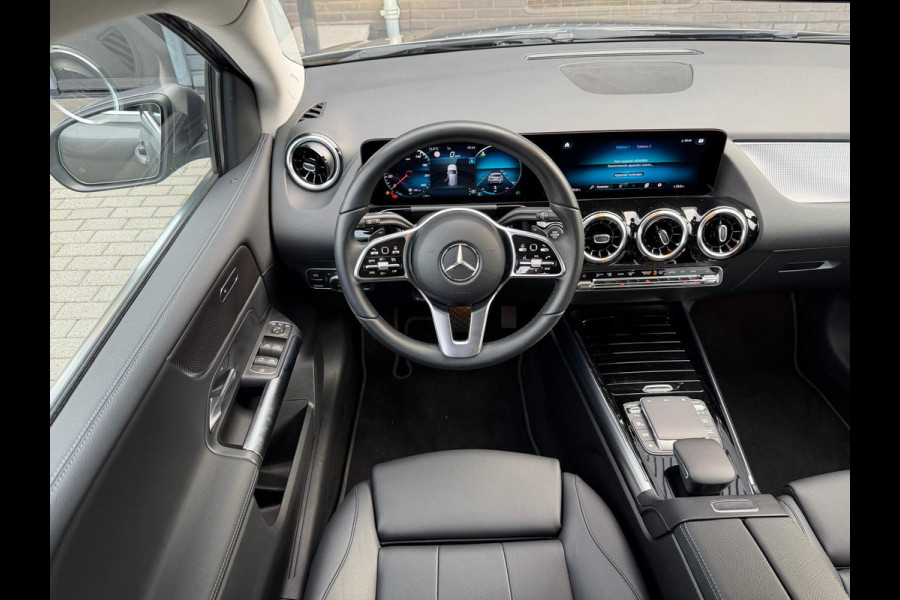 Mercedes-Benz B-Klasse 180 Business Solution AMG | 1E EIGENAAR | 3/6/12MND GARANTIE | LEDER | LED | AUTOMAAT | DAB | CARPLAY | CRUISE | CLIMA | STOELVERWM. |
