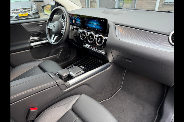 Mercedes-Benz B-Klasse 180 Business Solution AMG | 1E EIGENAAR | 3/6/12MND GARANTIE | LEDER | LED | AUTOMAAT | DAB | CARPLAY | CRUISE | CLIMA | STOELVERWM. |