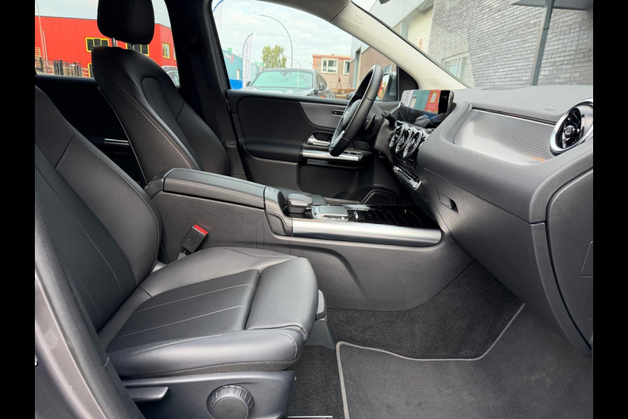Mercedes-Benz B-Klasse 180 Business Solution AMG | 1E EIGENAAR | 3/6/12MND GARANTIE | LEDER | LED | AUTOMAAT | DAB | CARPLAY | CRUISE | CLIMA | STOELVERWM. |