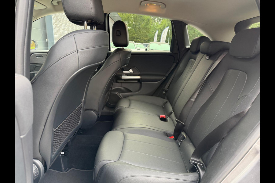 Mercedes-Benz B-Klasse 180 Business Solution AMG | 1E EIGENAAR | 3/6/12MND GARANTIE | LEDER | LED | AUTOMAAT | DAB | CARPLAY | CRUISE | CLIMA | STOELVERWM. |