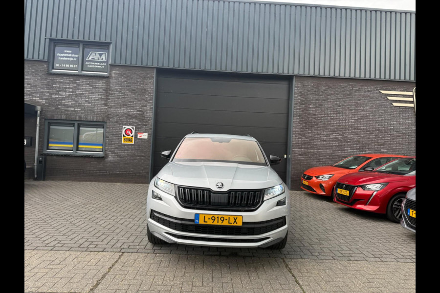 Škoda Kodiaq 1.5 TSI Sportline Business | 1E EIGENAAR | 3/6/12 MND GARANTIE | AUTOMAAT | PANO | LED | DAB | MEMORY | CARPLAY | DIGITAAL COCKPIT | TREKHAAK |