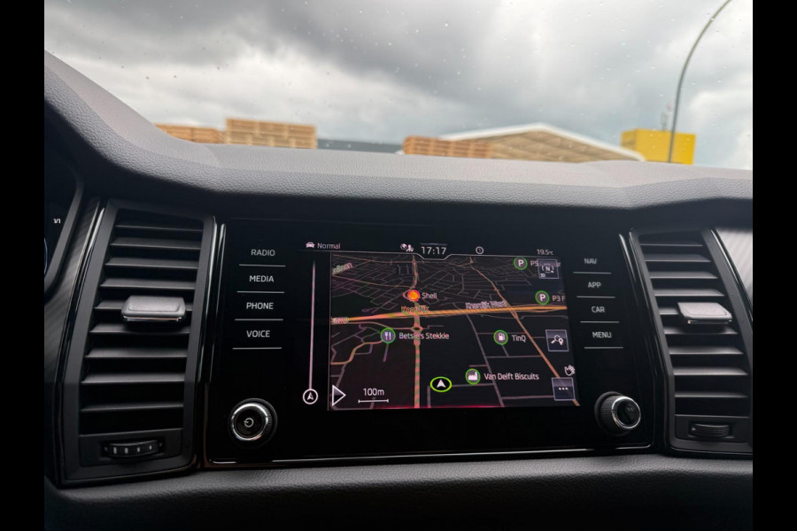 Škoda Kodiaq 1.5 TSI Sportline Business | 1E EIGENAAR | 3/6/12 MND GARANTIE | AUTOMAAT | PANO | LED | DAB | MEMORY | CARPLAY | DIGITAAL COCKPIT | TREKHAAK |