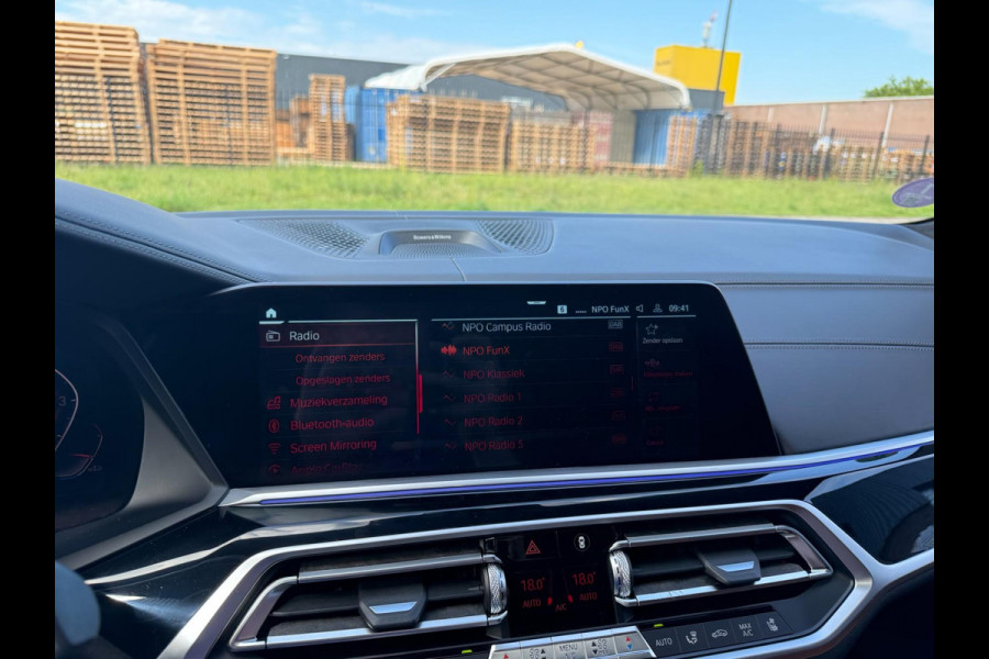 BMW X7 xDrive40i 6p. | 2E EIGENAAR | 3/6/12MND GARANTIE| M-SPORT |PANO | LASER | LED | B&W | MASSAGE | CARPLAY | TREKHAAK | DAB | BOMVOL |
