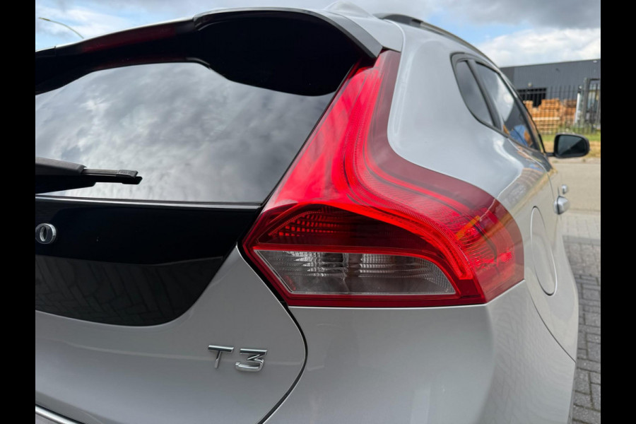 Volvo V40 Cross Country 1.5 T3 Summum | 2E EIGENAAR | 3/6 of 12 MND GARANTIE | PANO DAK | CAMERA | NAVI | MEMORY |