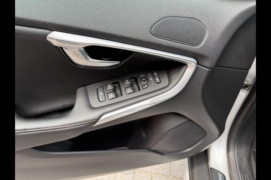 Volvo V40 Cross Country 1.5 T3 Summum | 2E EIGENAAR | 3/6 of 12 MND GARANTIE | PANO DAK | CAMERA | NAVI | MEMORY |