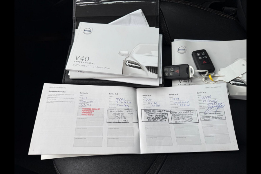 Volvo V40 Cross Country 1.5 T3 Summum | 2E EIGENAAR | 3/6 of 12 MND GARANTIE | PANO DAK | CAMERA | NAVI | MEMORY |